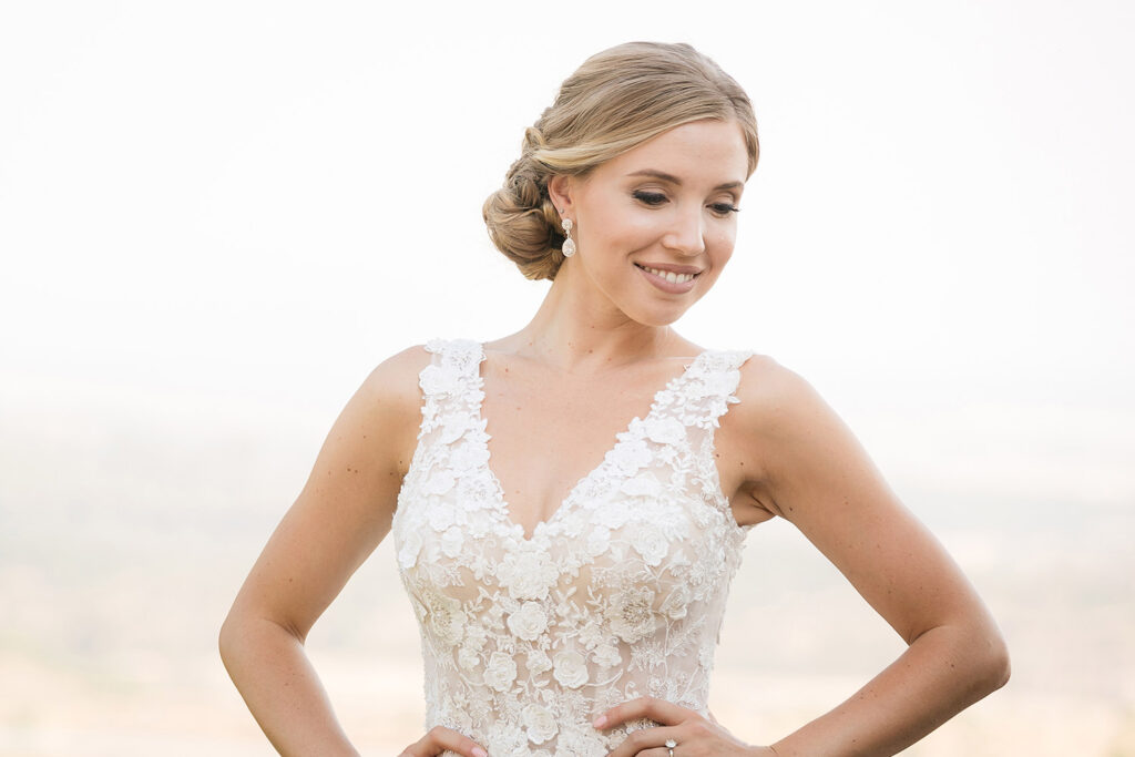 Poppy · Robe de mariée Evelyn Bridal A-line princesse avec haut en dentelle 3D, jupe avec applications de dentelle et bretelles larges