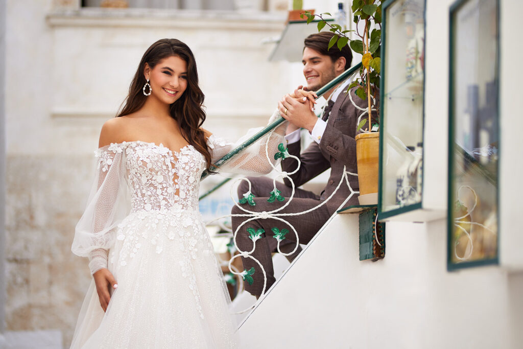 Margot · Robe de mariée moderne avec dentelle fleurie 3D, manches longues et jupe en tulle pailleté